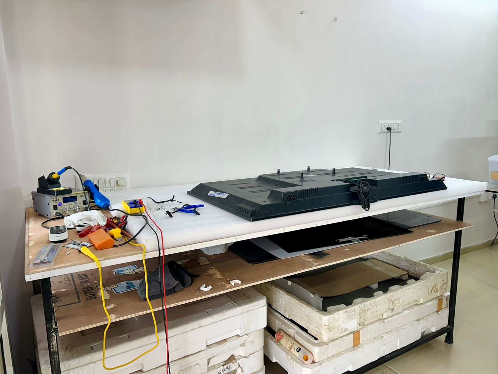 Working desk at Jay Electronics Branch 2